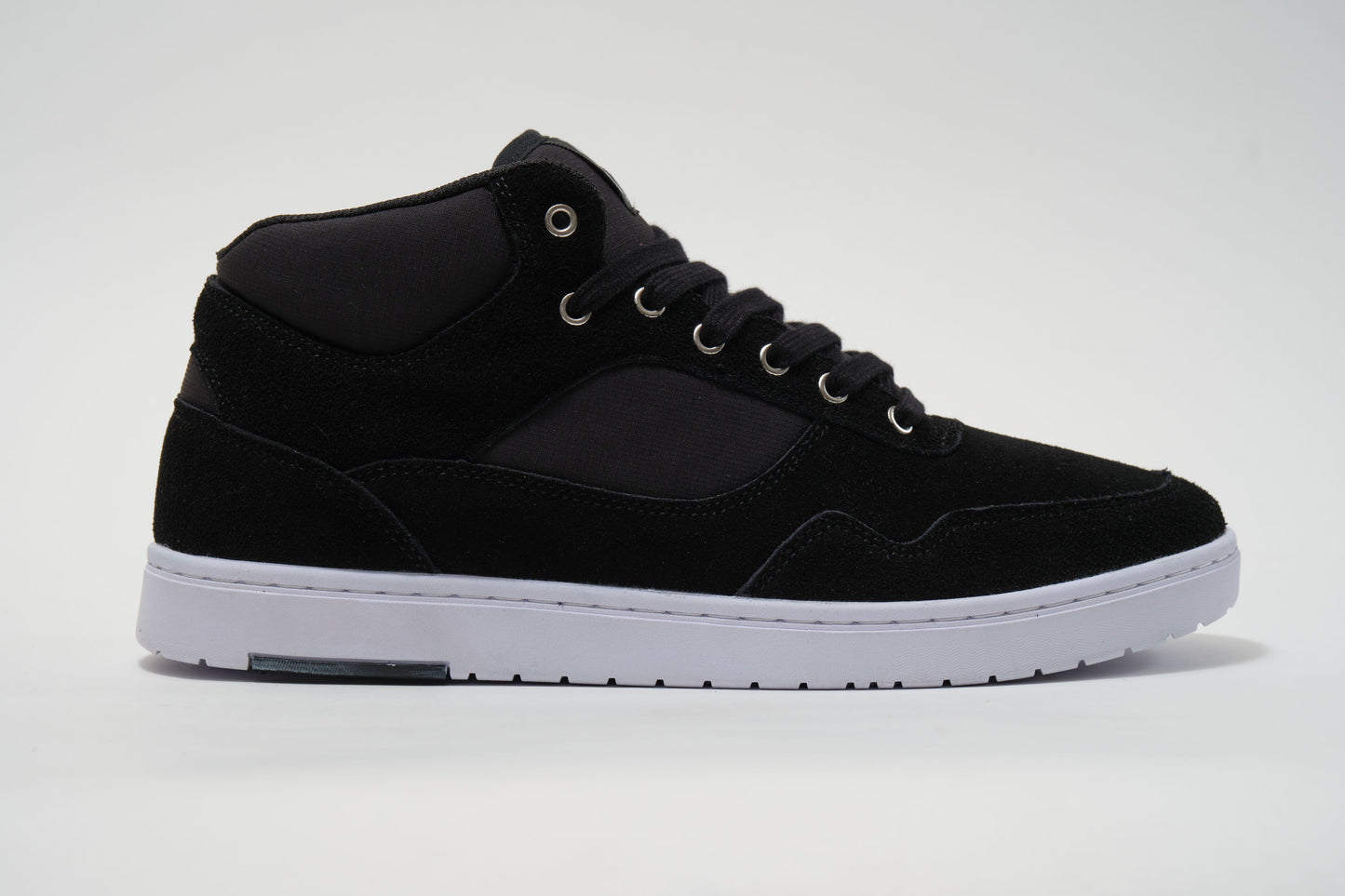 Standard Mid - Cup -  Black / White